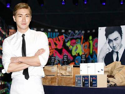 Siwon Super Junior Jadi Barista Keren Sambil Beramal